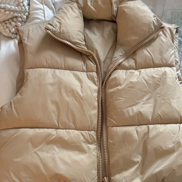 Puffer Vest cropped - Picture 6 of 7